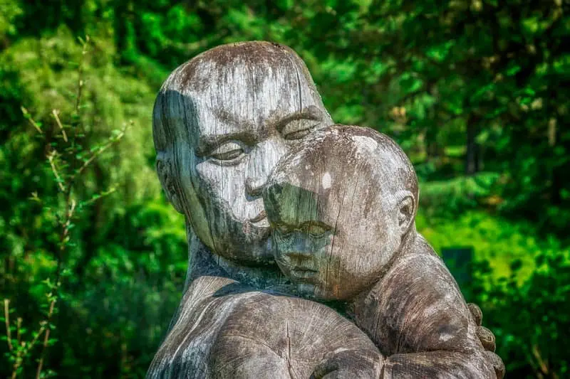 Reconcíliate con tu pasado y atrae abundancia infinita 5 abrazate